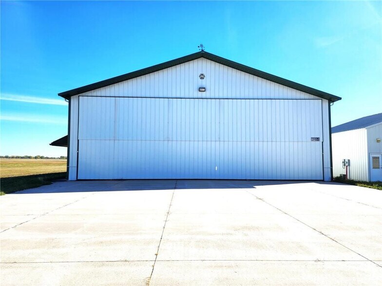 More Photos Of 6600 15th Ave, Willmar Airplane Hangar For Sale