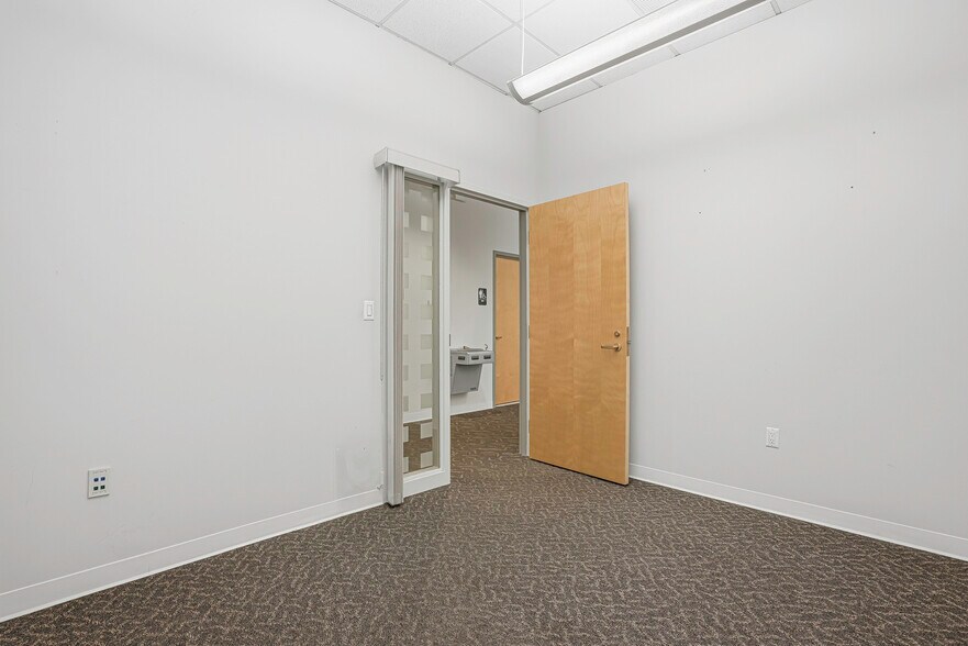 More Photos Of 625 Main St, Fitchburg Office Residential For Lease