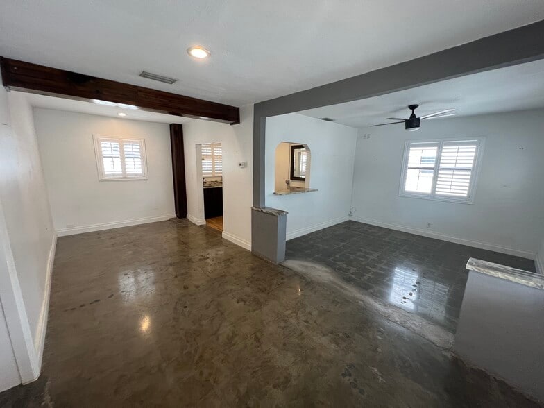 More Photos Of 2323 W Aileen St, Tampa General Retail For Lease