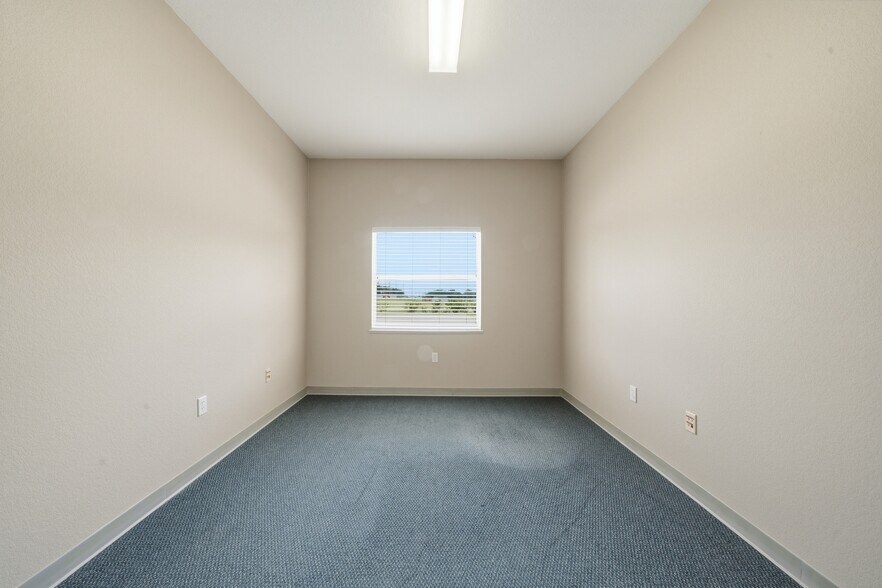 More Photos Of 401 W Interlake Blvd, Lake Placid Office For Sale