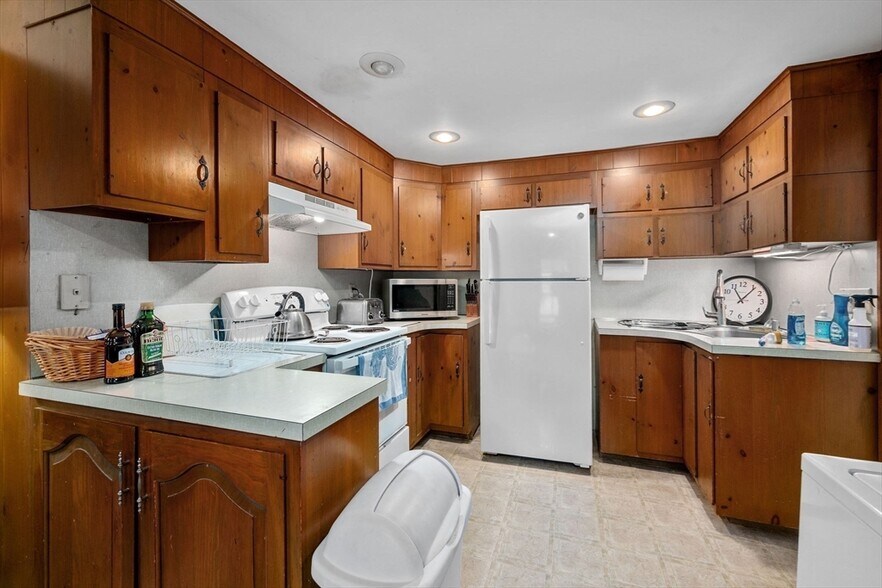 More Photos Of 53 School St, Hyannis Apartments For Sale