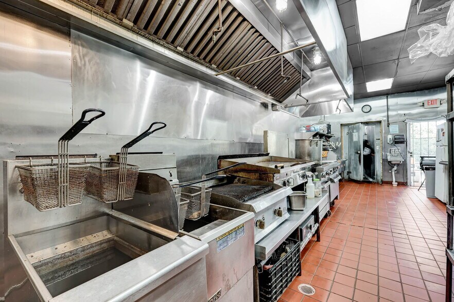 More Photos Of 3885 Mundy Mill Rd, Oakwood Freestanding For Lease