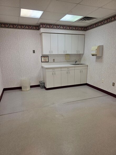More Photos Of 329 Belleville Ave, Bloomfield Medical For Lease