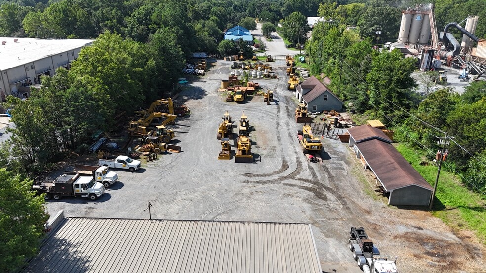 More Photos Of 1499 Old Highway 41, Marietta Warehouse For Lease