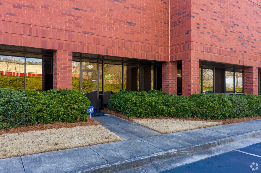 More Photos Of 305 Shawnee North Dr, Suwanee Distribution For Lease