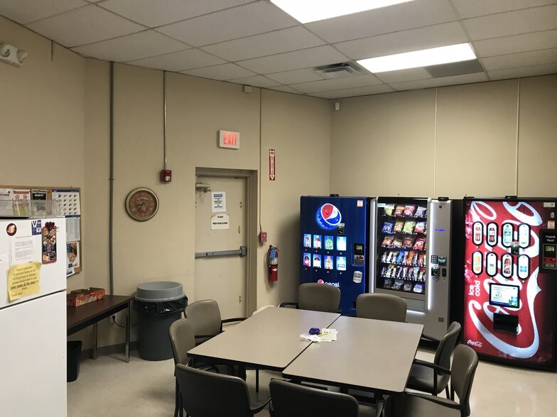 More Photos Of 3361 Melrose Ave NW, Roanoke Light Distribution For Lease