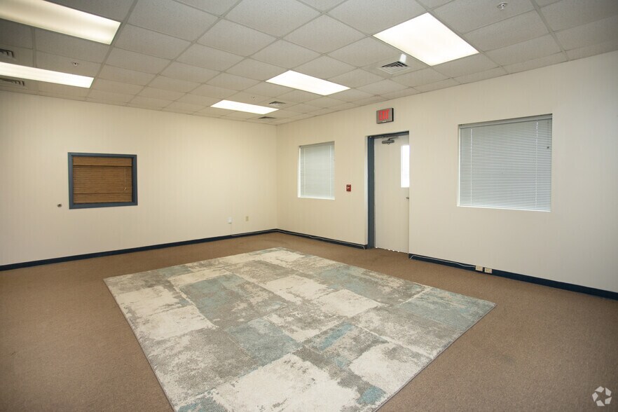 More Photos Of 9300 Normandy Blvd, Jacksonville Airport For Lease