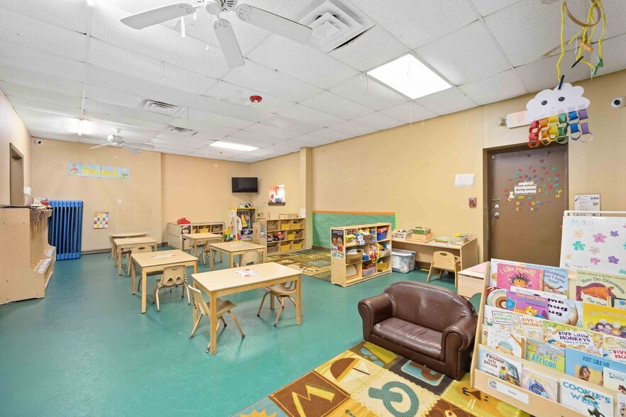 More Photos Of 1511 N 10th St, Baytown Schools For Lease