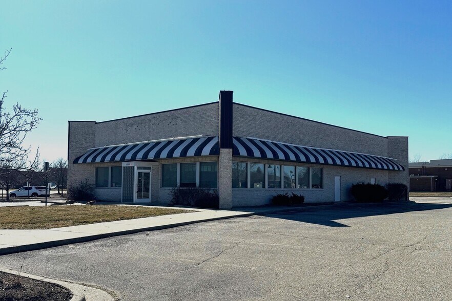 More Photos Of 13800 Lakeside Cir, Sterling Heights Fast Food For Lease