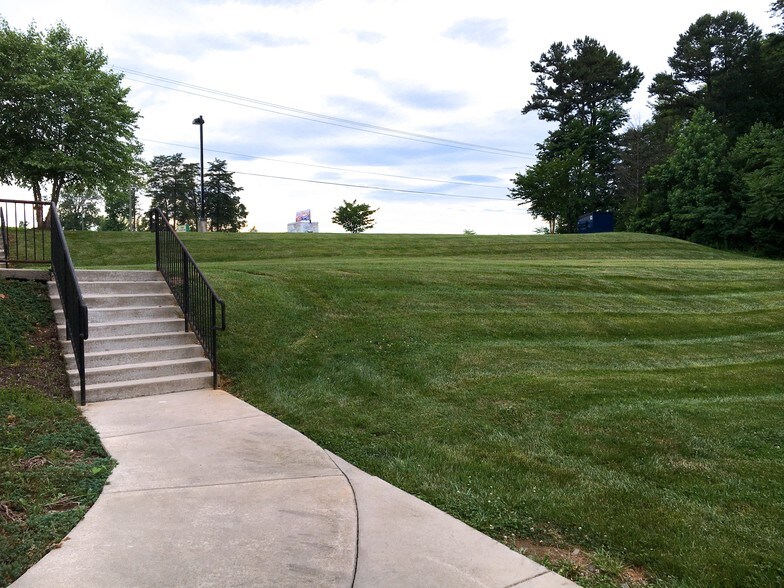 More Photos Of 10046 Three Notch Rd, Troy Office Residential For Lease