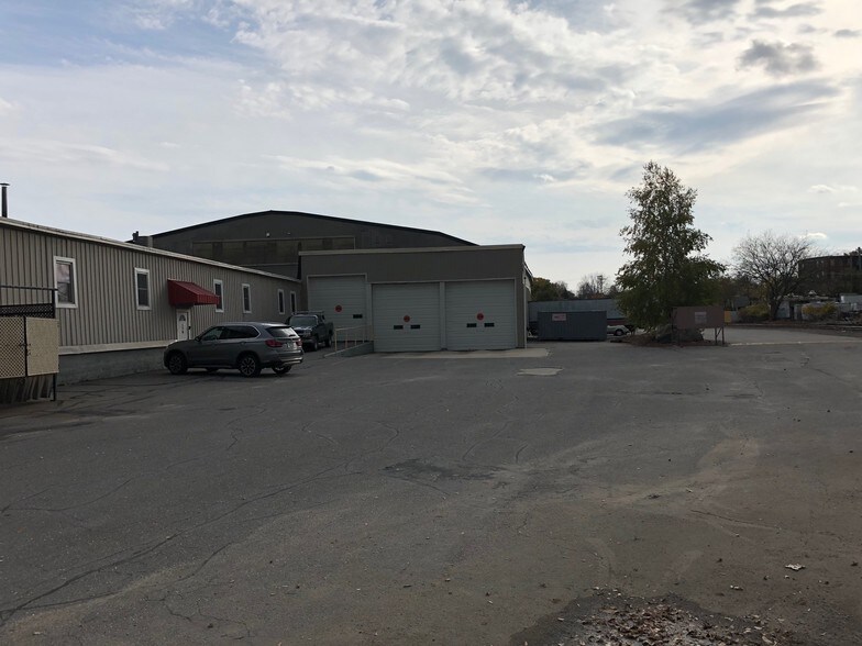 More Photos Of 120 E Hollis St, Nashua Warehouse For Lease