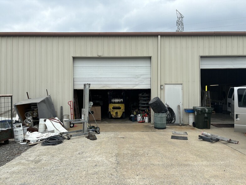 More Photos Of 1983 Vanderhorn Dr, Memphis Warehouse For Lease