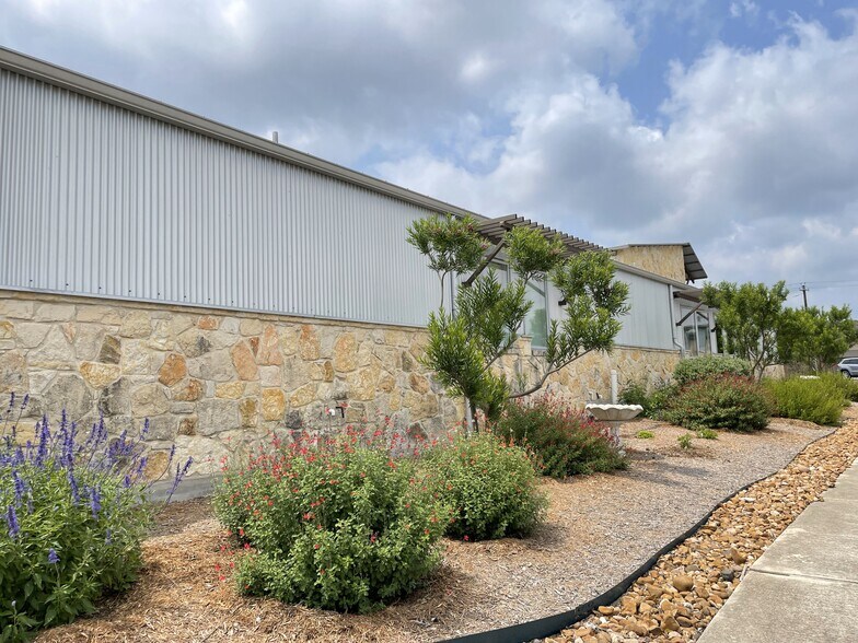 More Photos Of 109 Enterprise Pky, Boerne Loft Creative Space For Lease