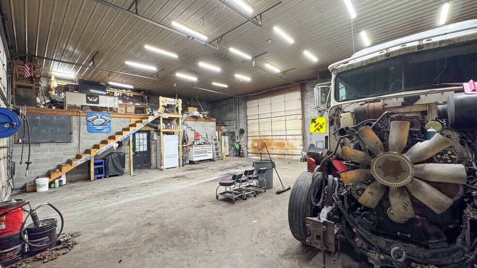 More Photos Of 801 Columbia Hwy, Greensburg Flex For Sale