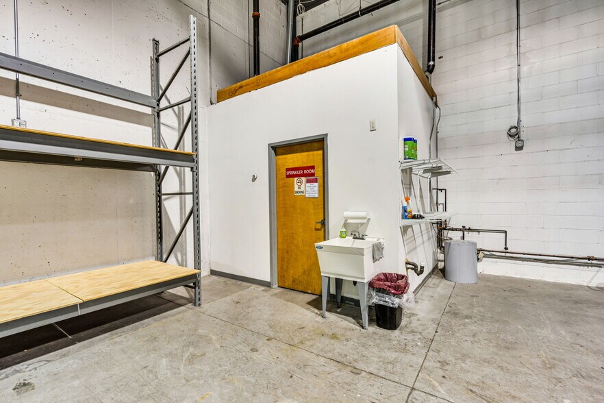 More Photos Of 35 Mill Street Central, Marlborough Warehouse For Lease