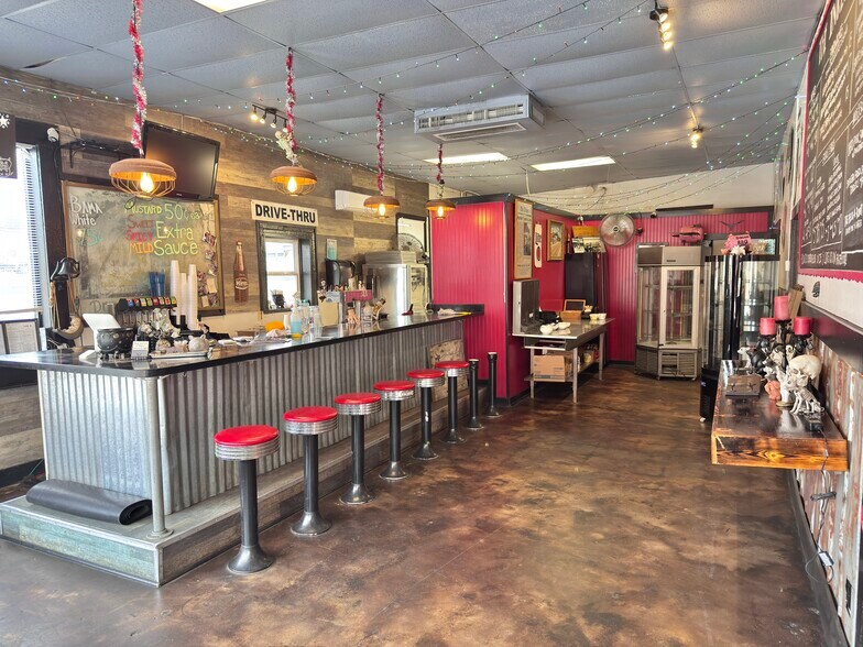 More Photos Of 893 Main St SW, Gainesville Storefront For Lease