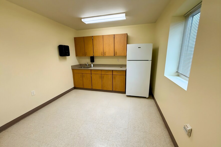 More Photos Of 601 Gilbertson St SE, Tioga Warehouse For Lease