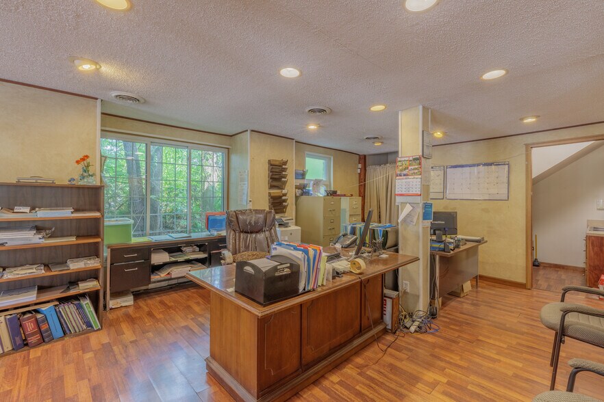 More Photos Of 3709 Brainerd Rd, Chattanooga Office For Sale