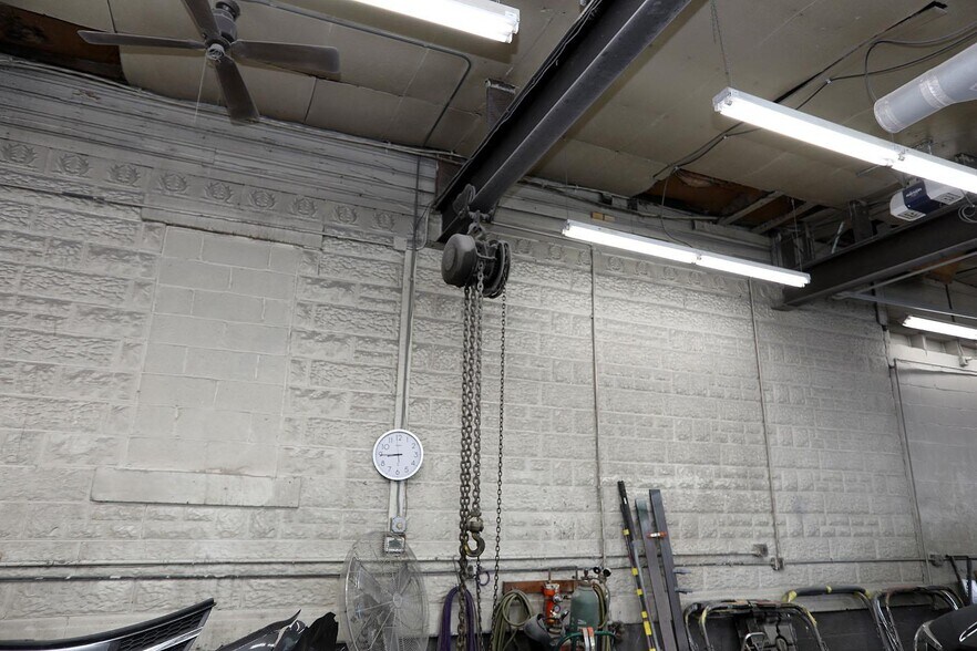 More Photos Of 5013 New York 52, Jeffersonville Auto Repair For Sale