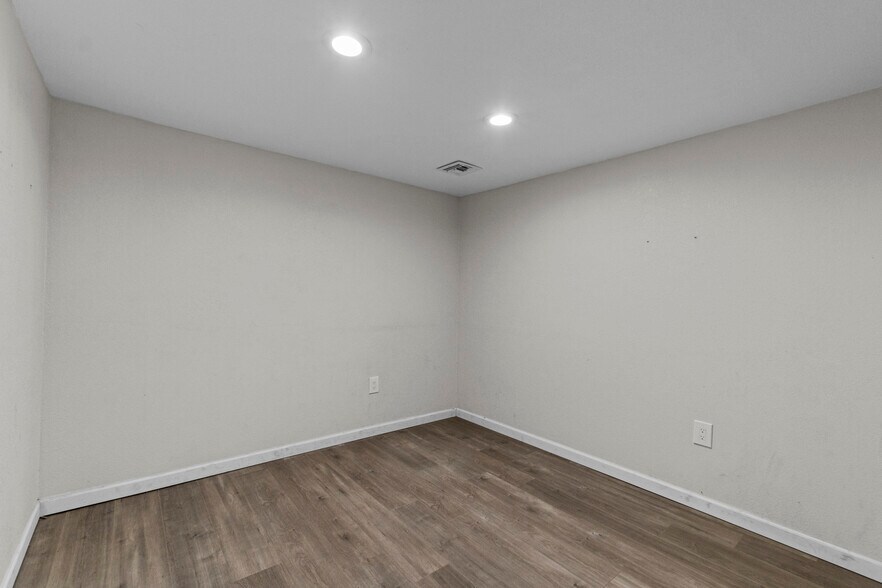 More Photos Of 1819 S 1st Ave, Safford Office For Sale