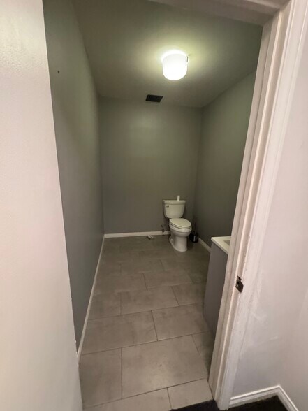 More Photos Of 434 N Larchmont Blvd, Los Angeles Office For Lease