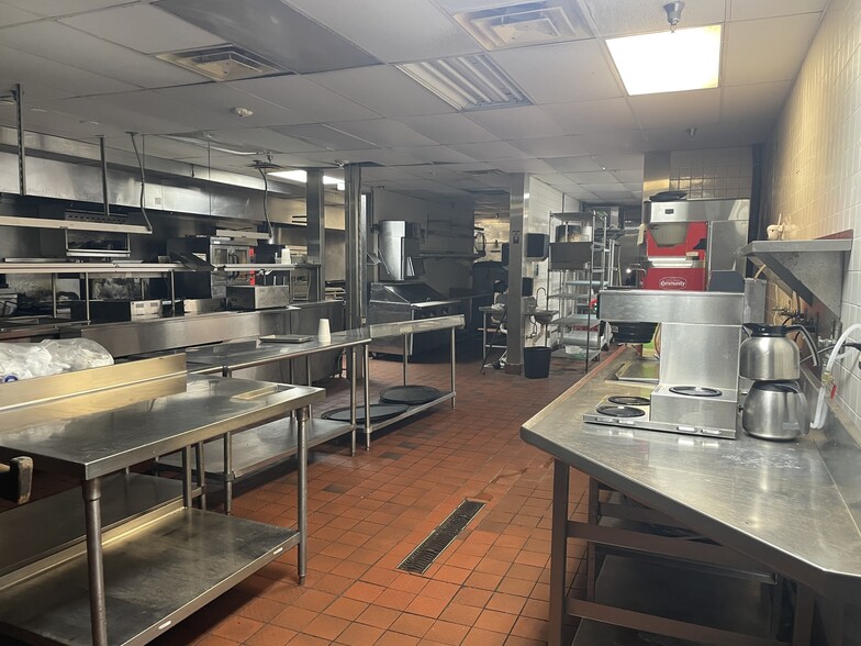 More Photos Of 905 E Gregory St, Pensacola Restaurant For Sale