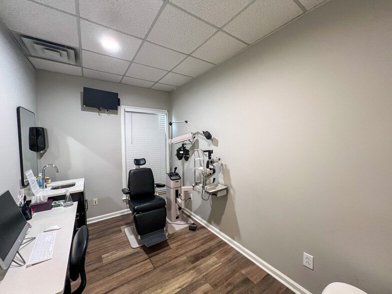 More Photos Of 200 Canyon Park Dr, Pelham Office For Lease