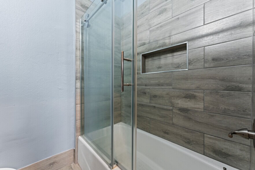 More Photos Of 2020 Highland Rd, Baton Rouge Hotel For Sale