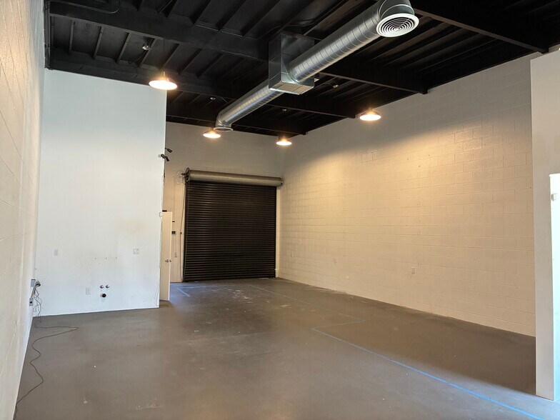 More Photos Of 3307 W Burbank Blvd, Burbank Loft Creative Space For Lease