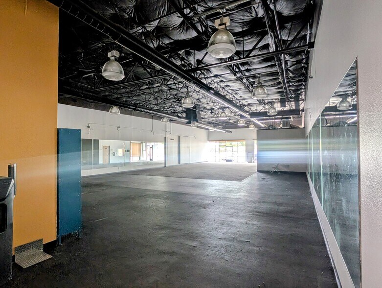 More Photos Of 6220-6230 US 287 HWY, Arlington Unknown For Lease