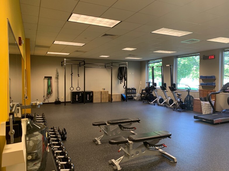 More Photos Of 1800 S Oak St, Champaign Office For Lease