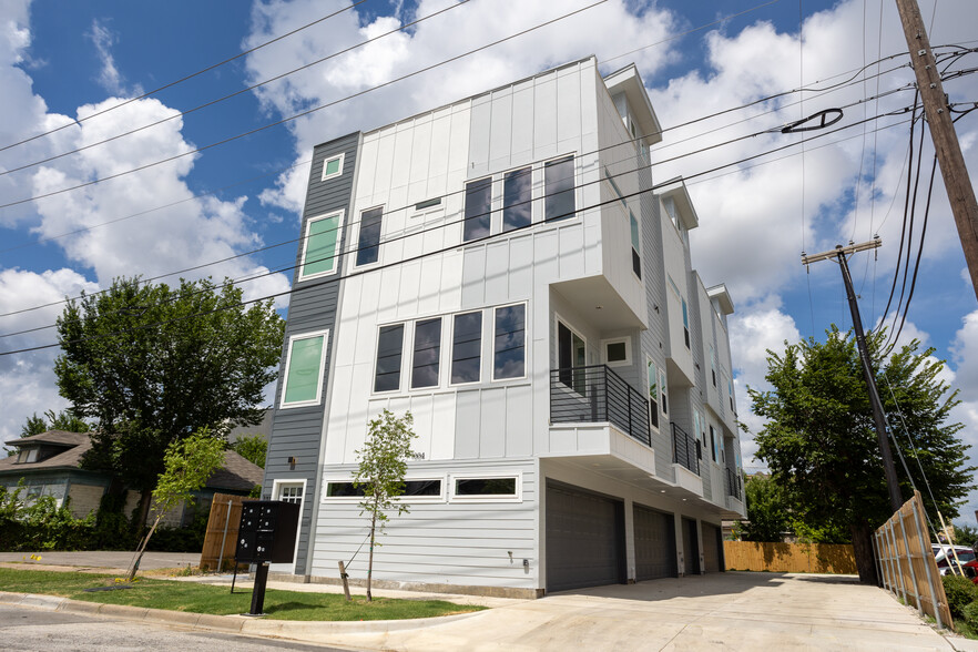 Primary Photo Of 1004 Travis ave, Fort Worth Apartments For Sale