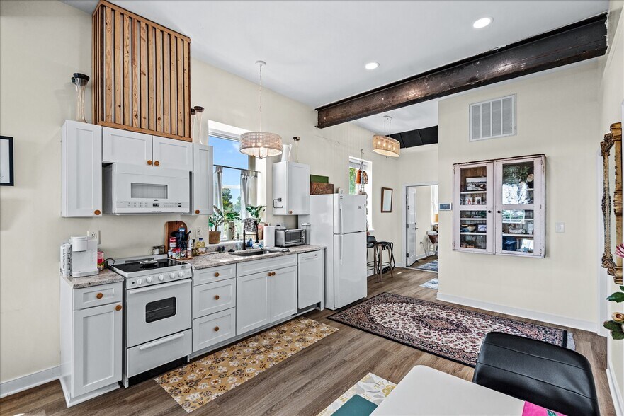 More Photos Of 10 Irving Ave N, Colonial Beach Apartments For Sale