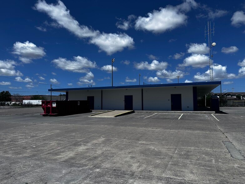 More Photos Of 2510 Lipan St, Corpus Christi Distribution For Sale