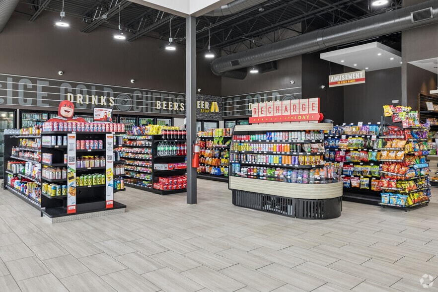 More Photos Of 715 W 4th St, Adel Service Station For Sale