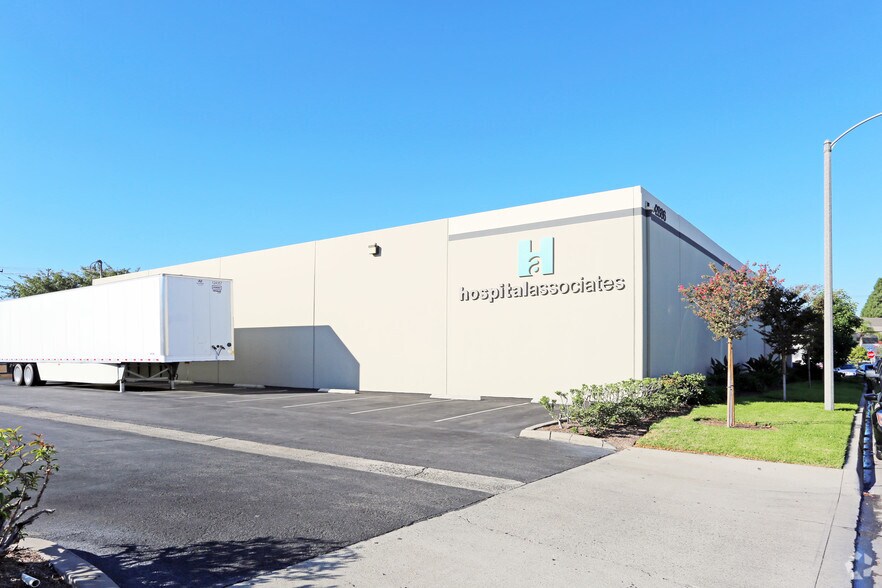 More Photos Of 2886 E Blue Star St, Anaheim Warehouse For Lease
