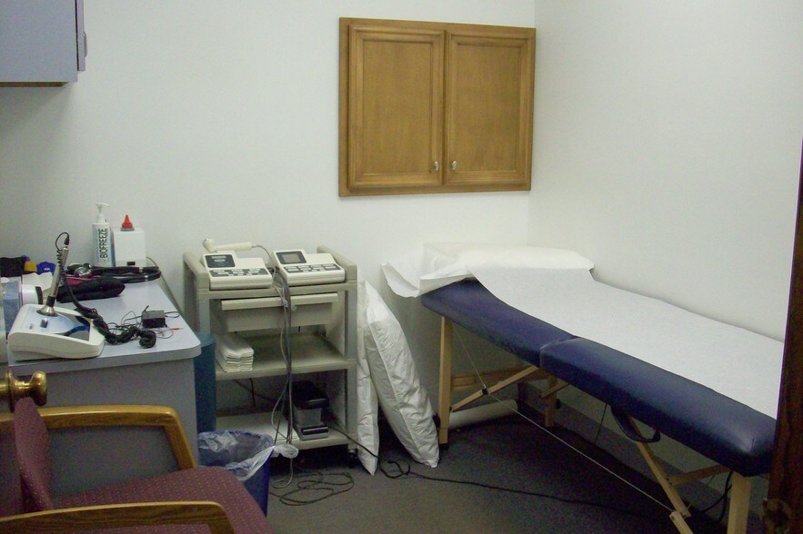 More Photos Of 4647 W 103 St, Oak Lawn Medical For Sale