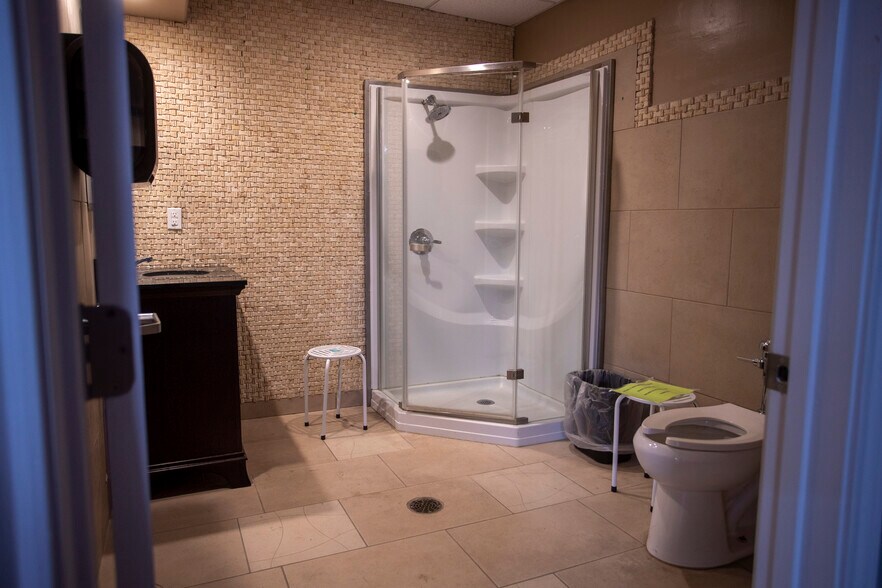 More Photos Of 25000 US 59 Rd, El Campo Flex For Sale