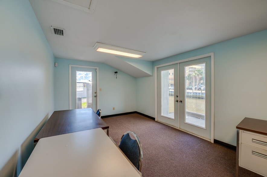 More Photos Of 2763 S Ridgewood Ave, South Daytona Office For Sale