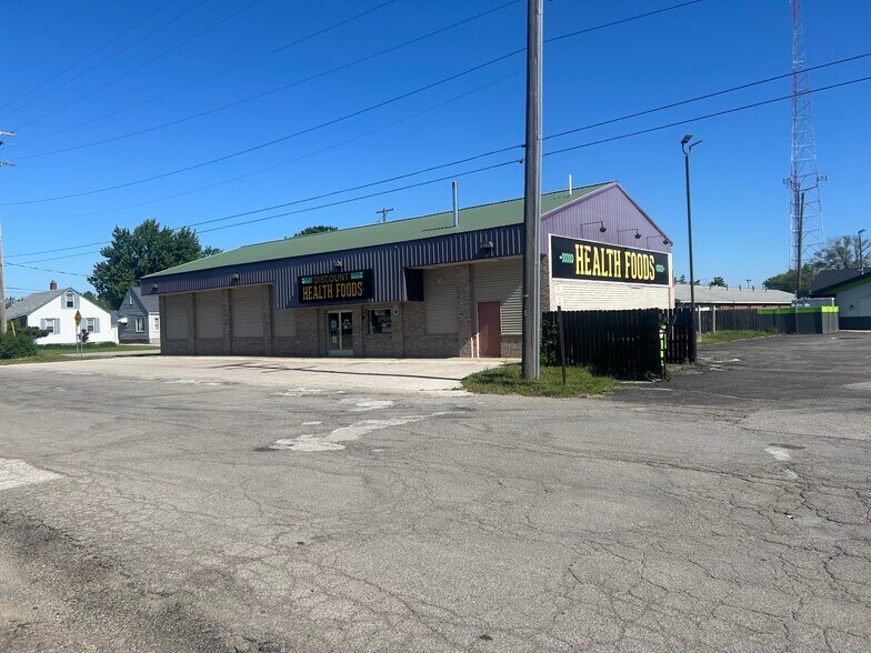 More Photos Of 1006 W Ohio St, Bay City Storefront Retail Office For Sale