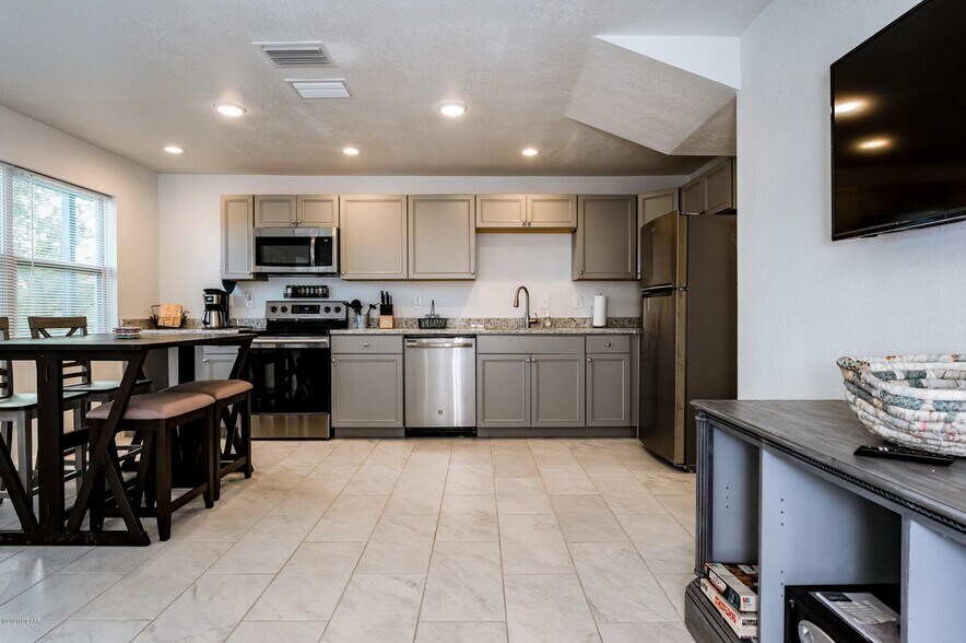 More Photos Of 112 N Peninsula Dr, Daytona Beach Apartments For Sale