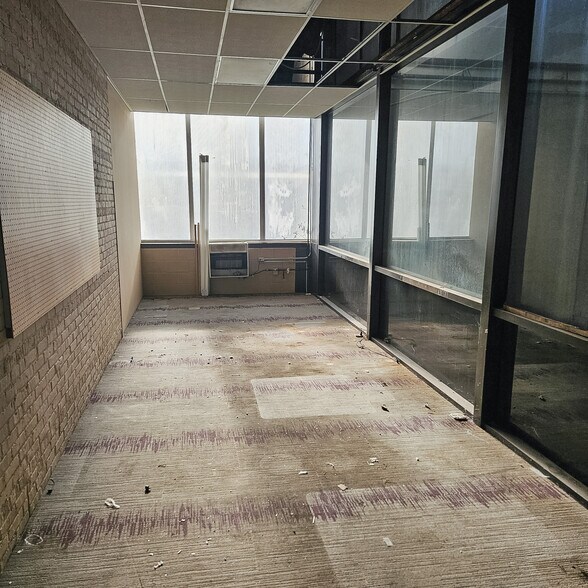 More Photos Of 350 Center St, Grayslake Warehouse For Sale