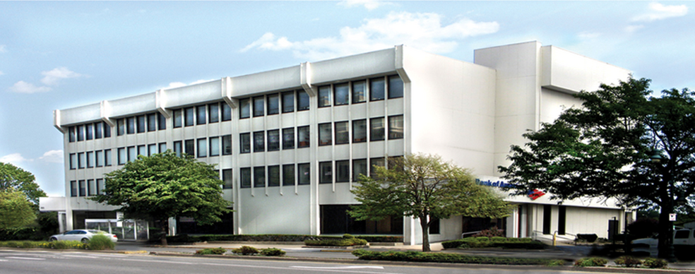 Primary Photo Of 300 Merrick Rd, Lynbrook Medical For Lease