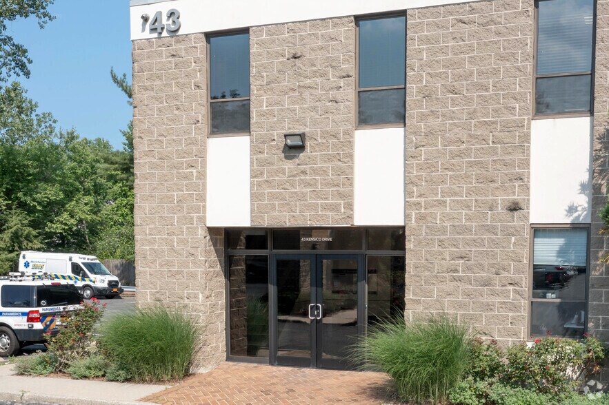 More Photos Of 45 Kensico Dr, Mount Kisco Office For Lease