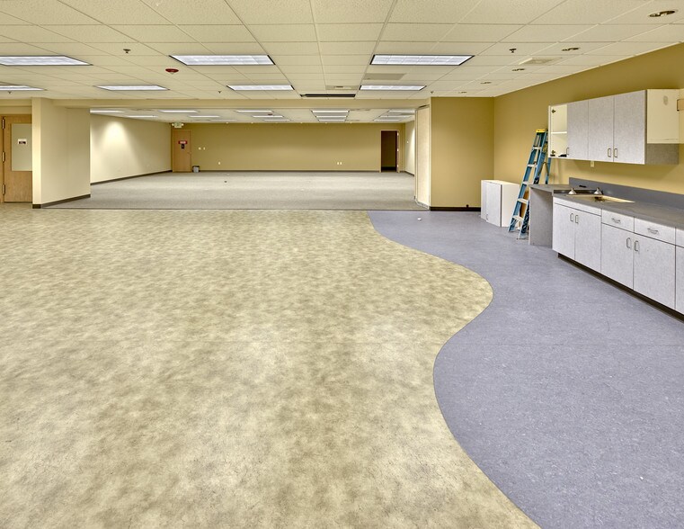 More Photos Of 12125 Harbour Reach Dr, Mukilteo Light Manufacturing For Lease