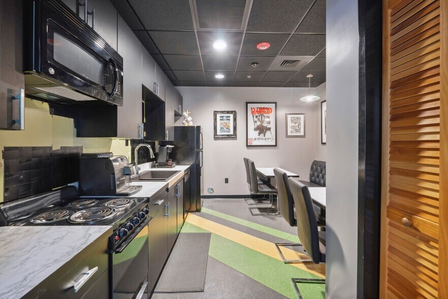 More Photos Of 3120 Latrobe Dr, Charlotte Showroom For Lease
