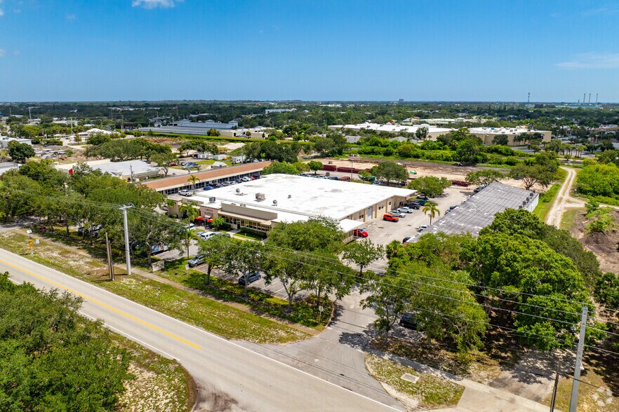 More Photos Of 1402-1472 Old Dixie Hwy, Vero Beach Storefront Retail Office For Lease
