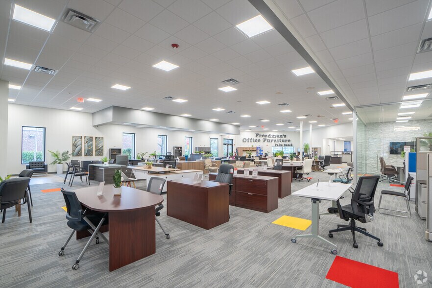 More Photos Of 2055 Palm Beach Lakes Blvd, West Palm Beach Storefront For Lease