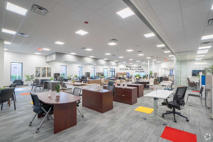 More Photos Of 2055 Palm Beach Lakes Blvd, West Palm Beach Storefront For Sale