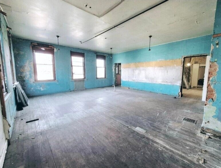 More Photos Of 85 N Main St, Walton Apartments For Sale